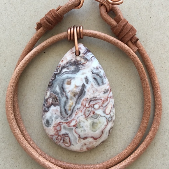 Jewelry - 🐣SALE 1/2 OFF 16” Agate Leather Choker  Necklace